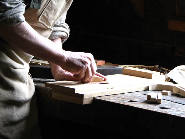 Ofrecemos un servicio de <strong>carpintería  de madera y ebanistería en Masllorenç</strong> adaptado a las necesidades del <strong>cliente</strong>.